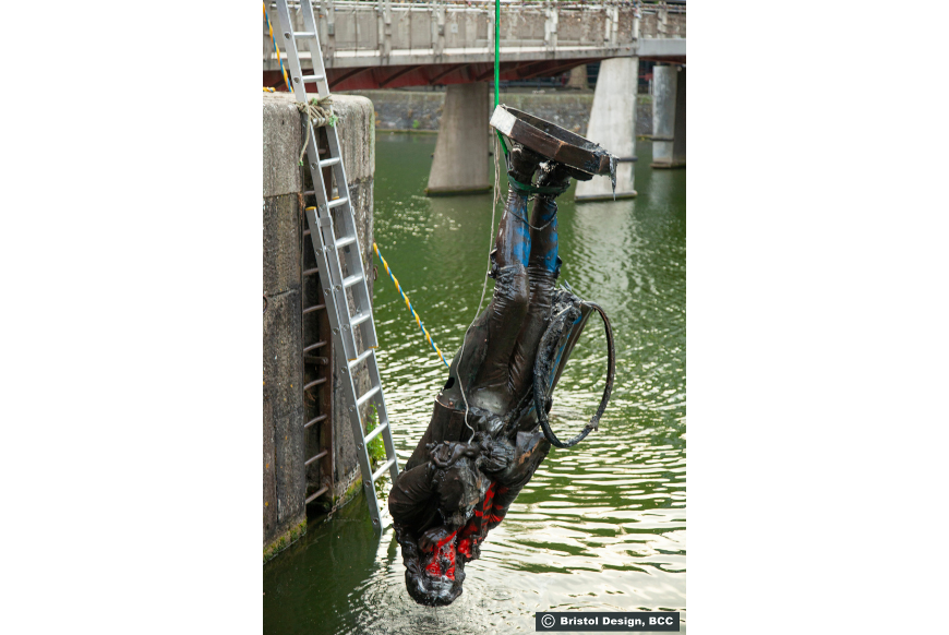 Colston Statue being recovered from Bristol Harbourside